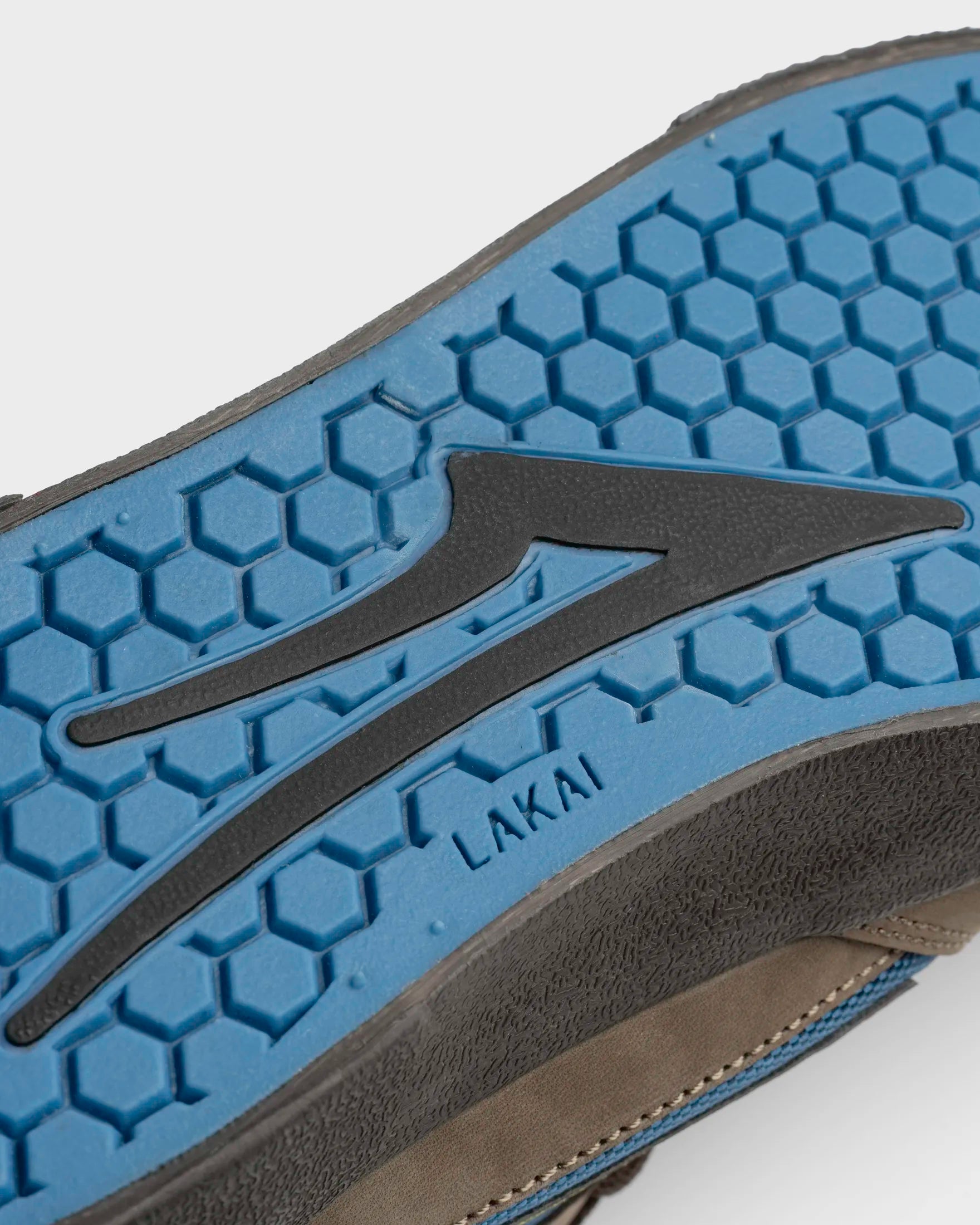CAMBRIDGE_ELITE_OTTER_MALLARD_CLOVER_CLOSE_2.png
