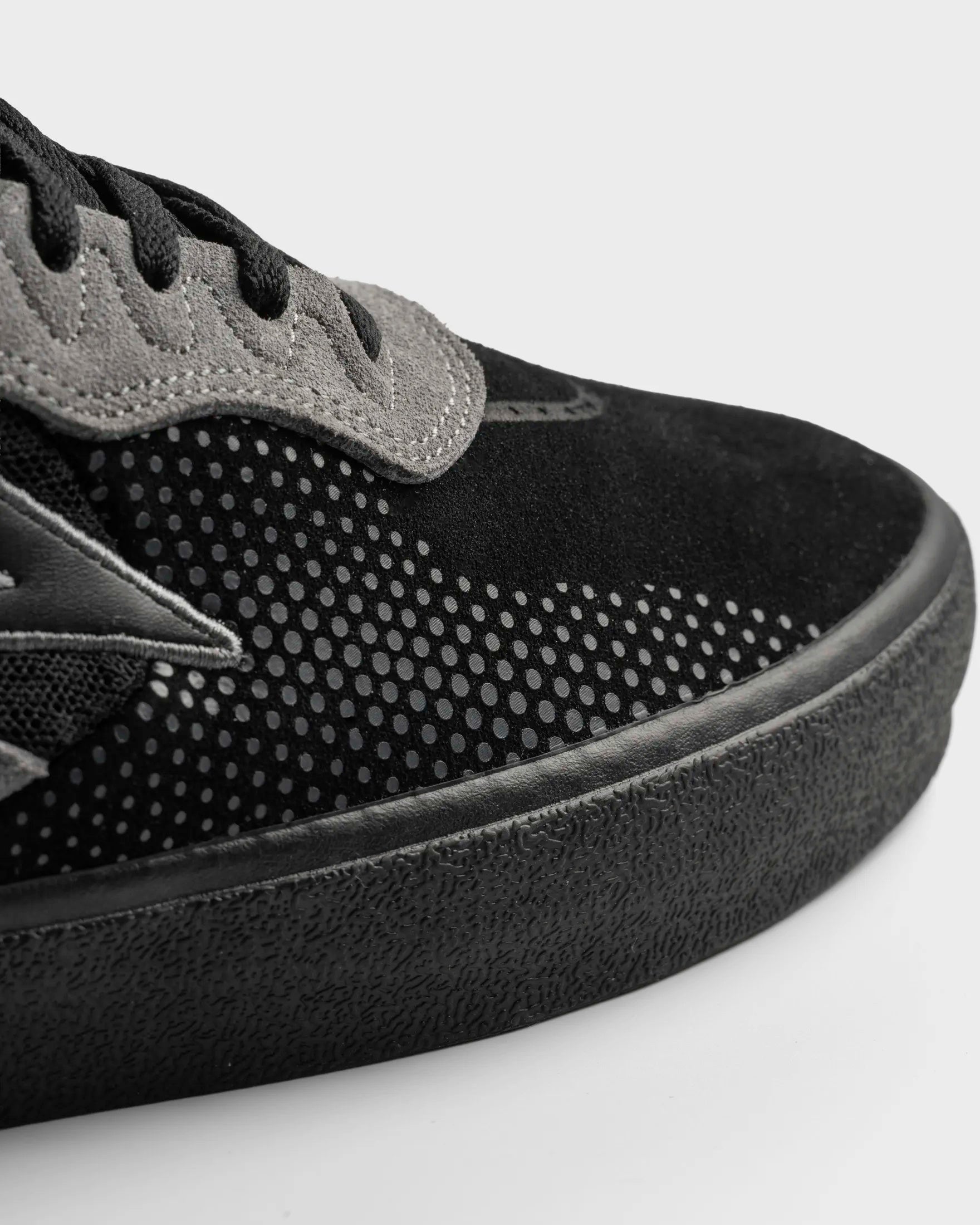 Essex_Skate_Shoes_BLACK_SHARK_GREY_CLOSE_1_.jpg