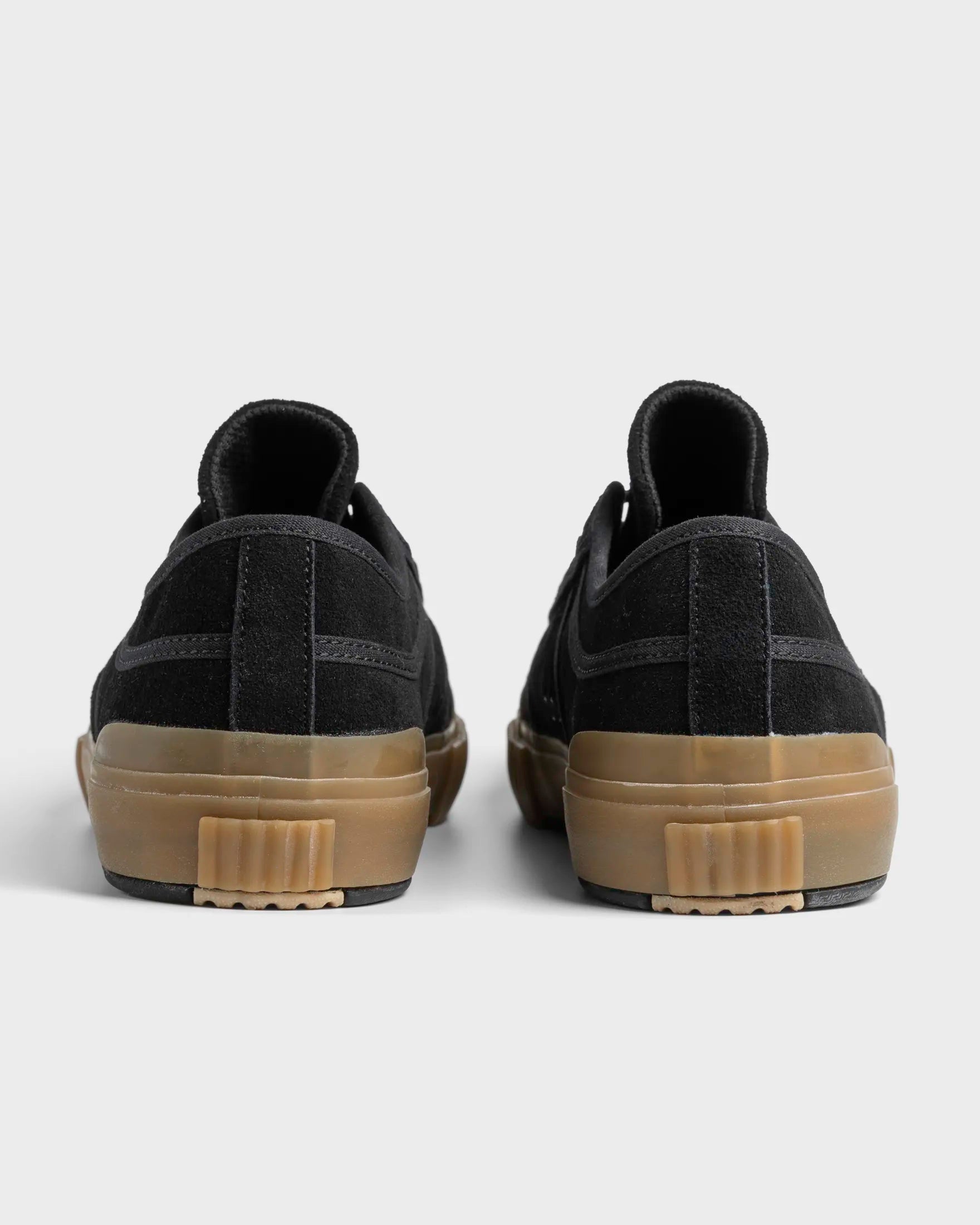LAKAI_CONRAD_ELITE_BLACK_GUM_SUEDE_BACK.PNG