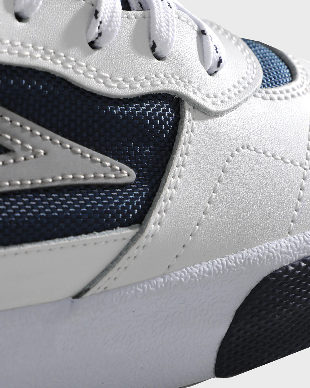 Lakai_Cambridge_White_Leather_Navy_Revlective_CLOSE_1.png