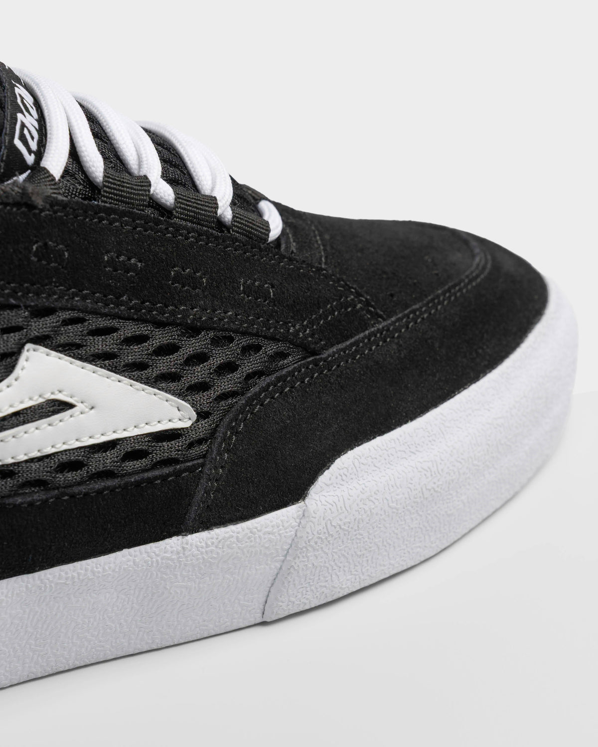 ARAN_BLACK_SUEDE_WHITE_CLOSE1_.jpg