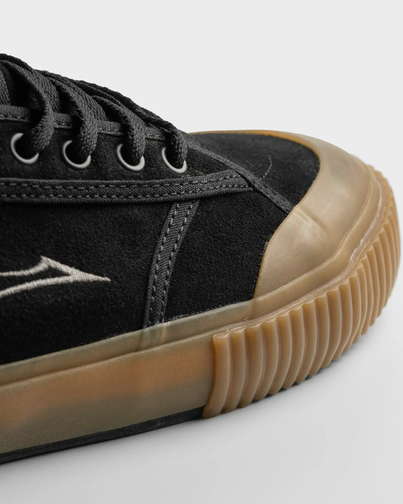 LAKAI_CONRAD_ELITE_BLACK_GUM_SUEDE_CLOSE1.PNG