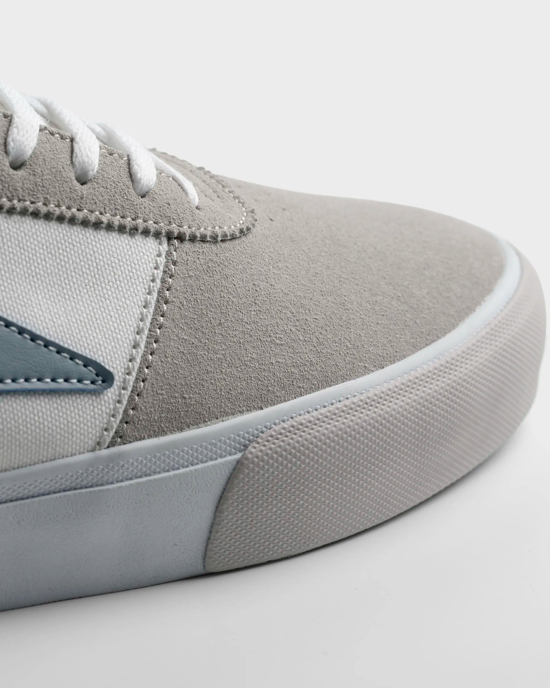 Manchester_Skate_Shoes_GLACIER_GREY_WHITE_CLOSE_1_.jpg