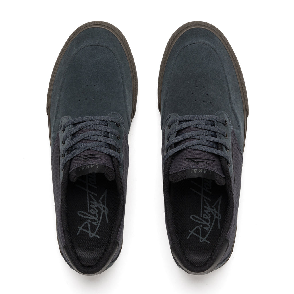 RILEY-3_CHARCOAL-GUM-SUEDE_MS4220094A00_CHGUS_03.jpg
